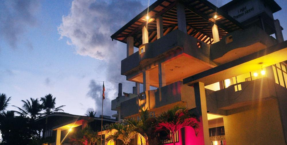 Oyo 290 Night Station Hotel Panadura Luaran gambar